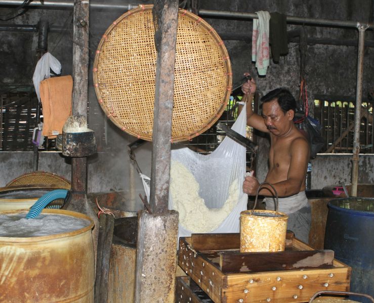 A man makes tofu using plastic waste as fuel