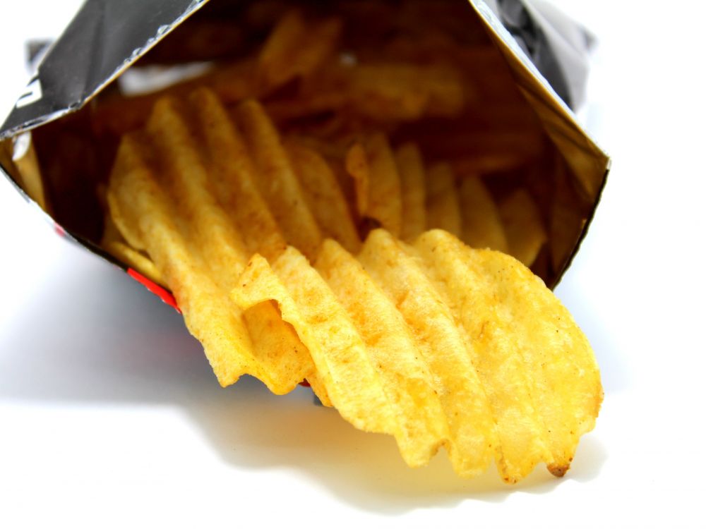 photo of crinkle-cut potato crisps