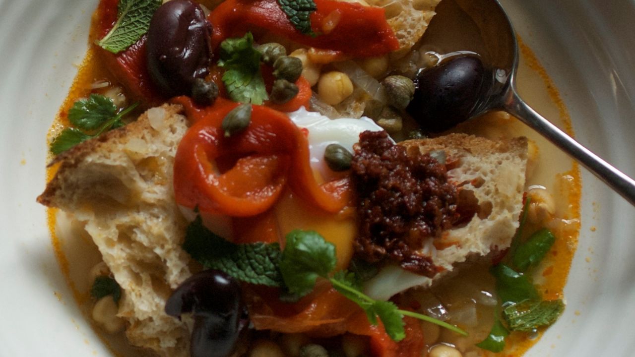 Chickpeas and bread in a bowl