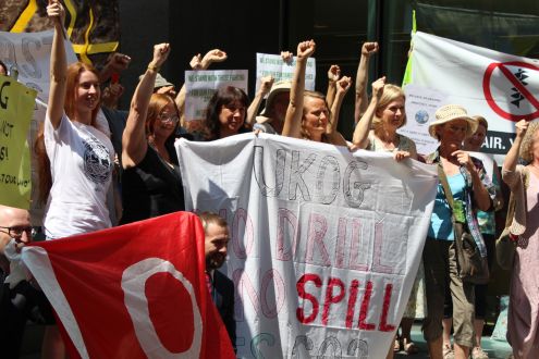 photo of protestors outside the High Court
