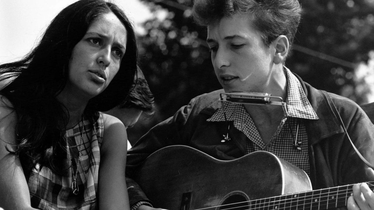Joan Baez and Bob Dylan singing together at Washington civil rights march, August 1963
