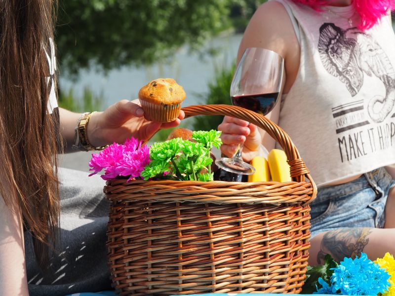 Plastic-free picnic basket for two