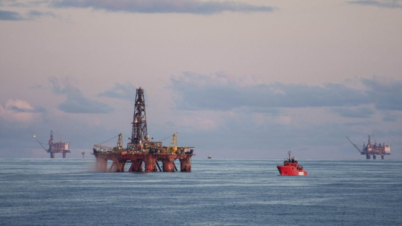 photo of north sea oil rig
