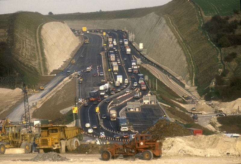 photo of roadbuilding through Twyford Down