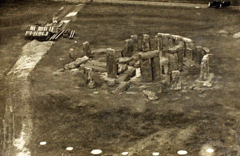 Old monochrome image of Stonehenge in disrepair, early 20th century