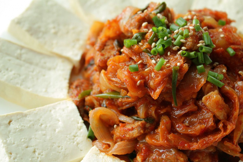 Super-easy Korean Kimchi (fermented cabbage with ginger, onions, radish and chilli)